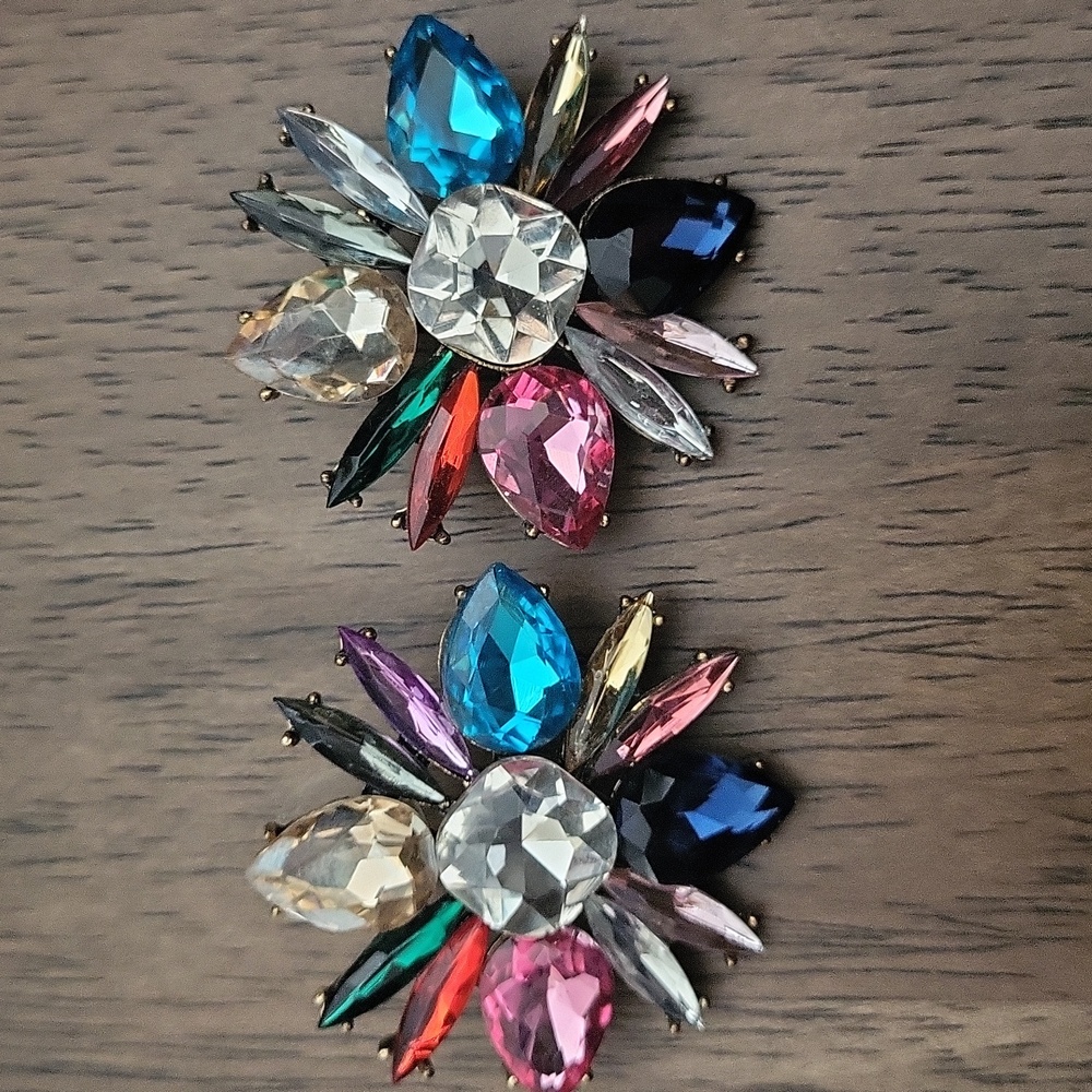 ❤️Fashion earring 1inch by 1 inch